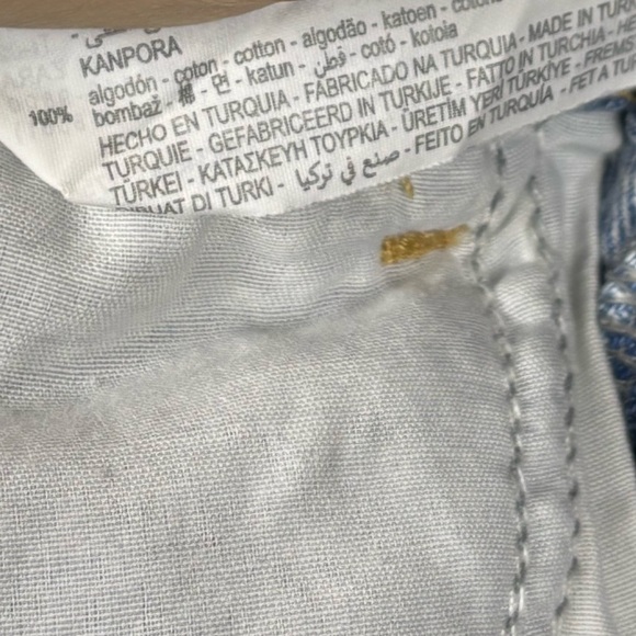 Zara Jeans Distressed Light Blue Denim Crop- size 10 - Picture 7 of 8